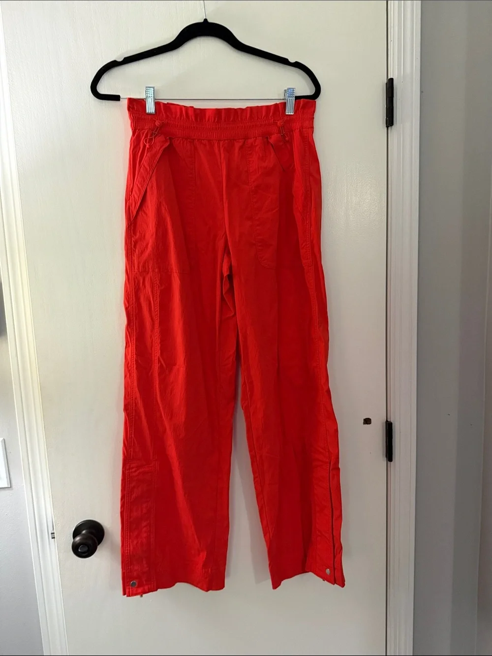 Athleta Trekkie Parachute Nylon Blend Pants Color: Vermillion Women's Sz 6 B156